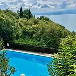 Urlaubs-oase Mit Traumhaftem Seeblick * Torri Del Benaco