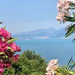 Urlaubs-oase Mit Traumhaftem Seeblick