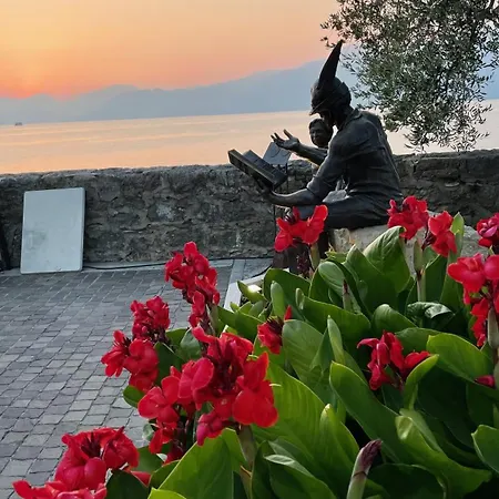 Apartment Urlaubs-oase Mit Traumhaftem Seeblick Torri Del Benaco