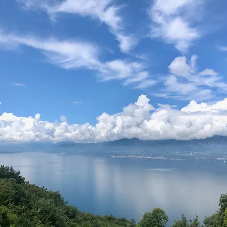 Urlaubs-oase Mit Traumhaftem Seeblick Apartment *