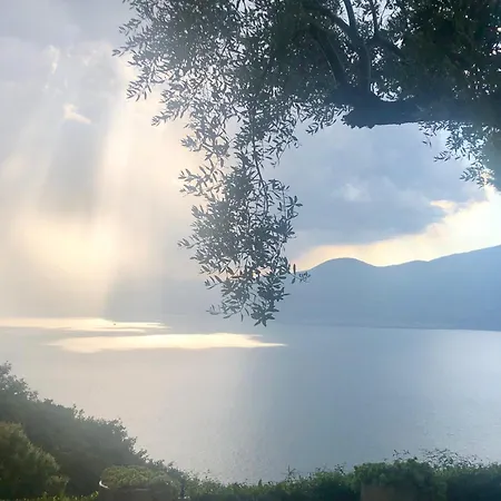 Urlaubs-oase Mit Traumhaftem Seeblick Torri Del Benaco